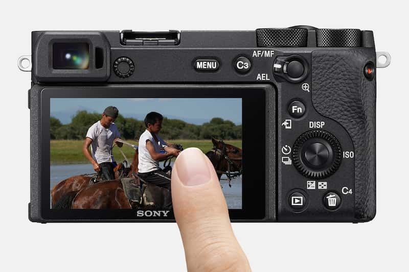 Aukščiausios klasės APS-C fotoaparatas su E tipo tvirtinimu „Alpha